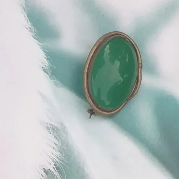 Vintage Natural Green Jade Oval Metal Gold Brooch Pin Women Classic Jewelry Gift - Picture 3 of 3